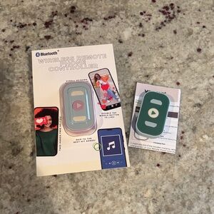 VIVITAR new wireless remote phone controller (bonus)
